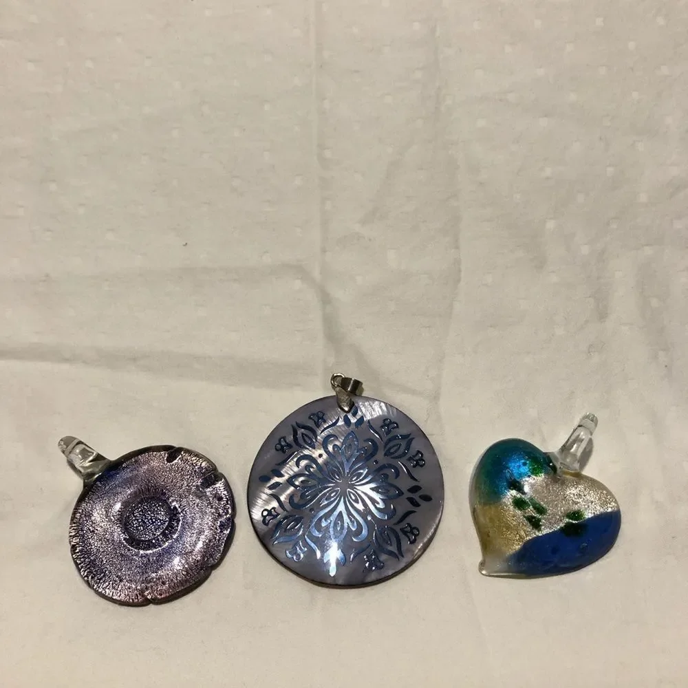 3 Pendants - Picture 3 of 5
